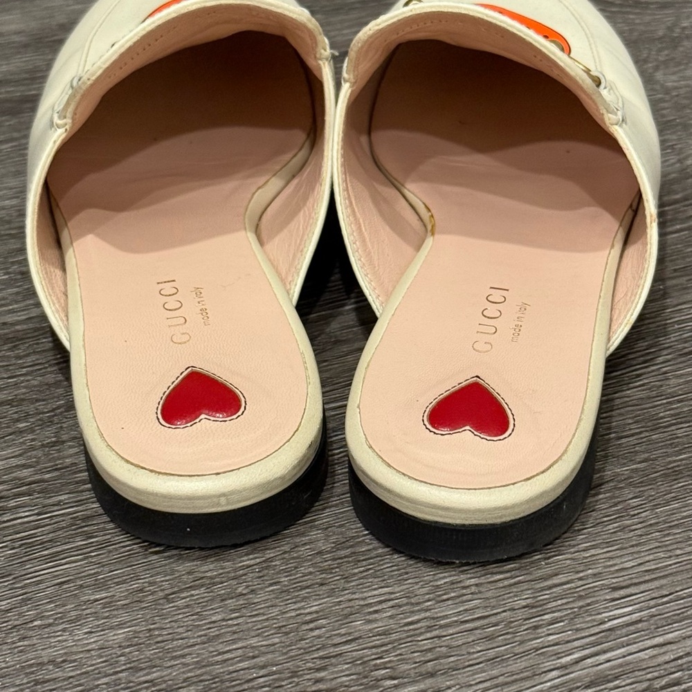 Gucci Beige Loafers with Strawberry Design - Picture 8 of 8